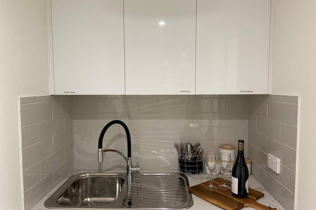10A Brunswick Living Studio Close To Apt And Cbd Free Wifi Tram At Doorstep Мелбърн Екстериор снимка